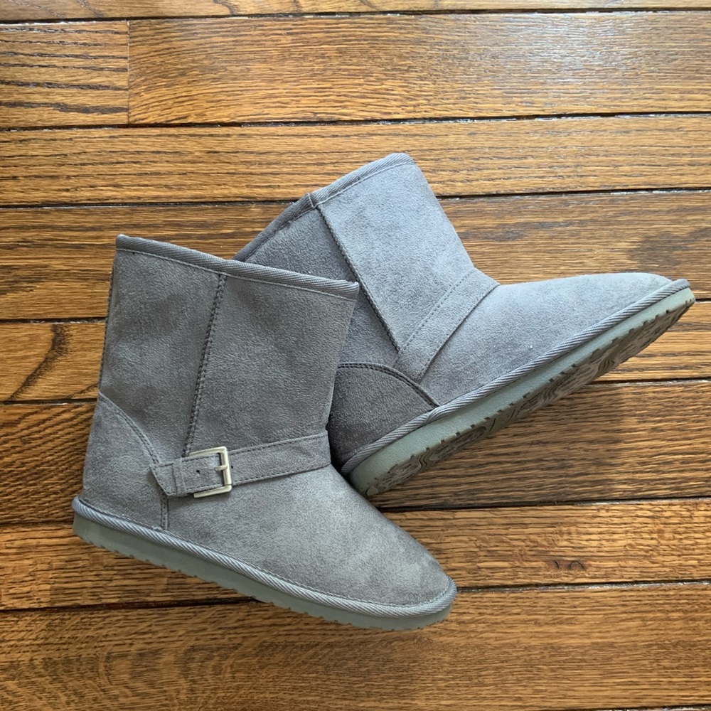 Grey off brand UGGs